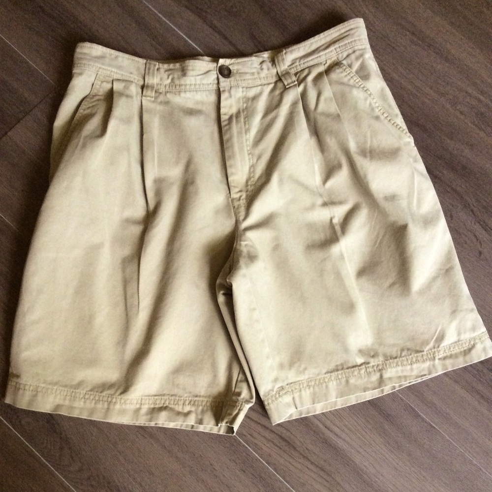 Izod Saltwater Khaki Pleat Front Shorts Size 34